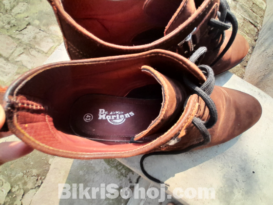 Dr. Martens এর অরজিনাল বুট।